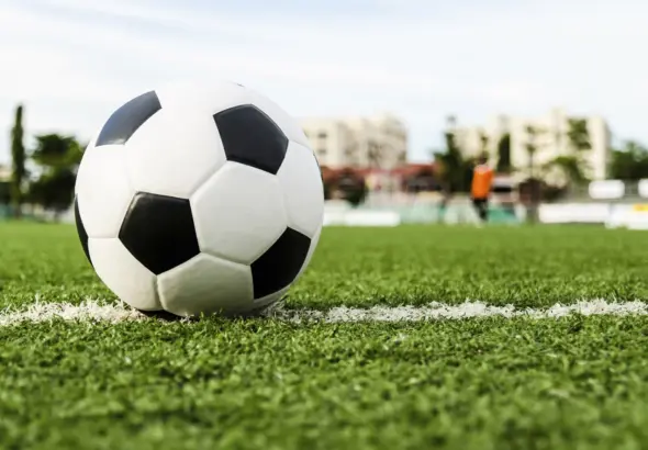 Teknik menendang bola